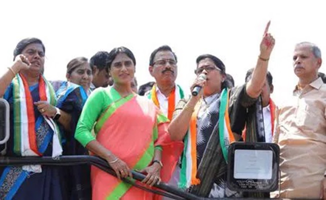 Ex-Union Minister Kruparani returns to Congress